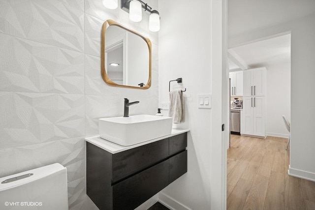 975 W Happfield Dr, Arlington Heights, IL 60004 - bathroom with wood finished floors and vanity
