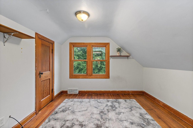 218 Mason Ct, Sycamore, IL 60178 - additional living space with wood finished floors and vaulted ceiling