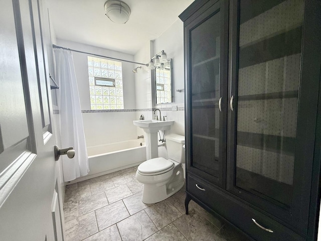 1757 Linden St, Des Plaines, IL 60018 - bathroom with toilet and shower / bathtub combination with curtain