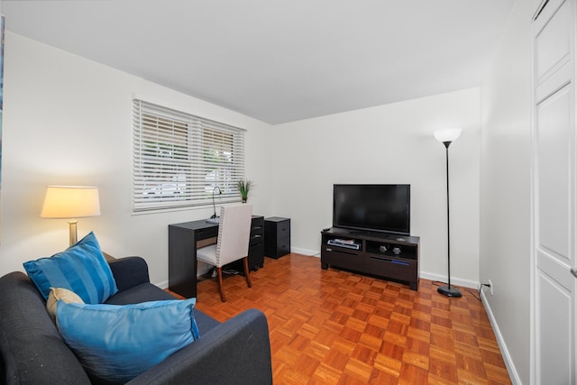 1558 Oregon Trl, Elk Grove Village, IL 60007 - living area with baseboards