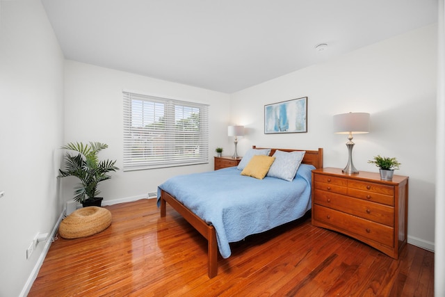 1558 Oregon Trl, Elk Grove Village, IL 60007 - bedroom with wood finished floors and baseboards