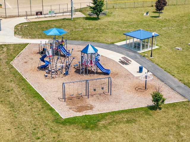 956 Tuscany Trl, Hampshire, IL 60140 - view of community playground