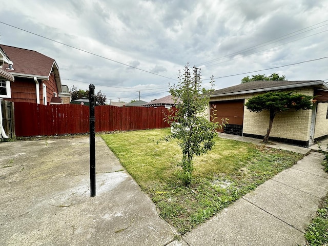 2111 N 75th Ct, Elmwood Park, IL 60707 - view of yard with a garage