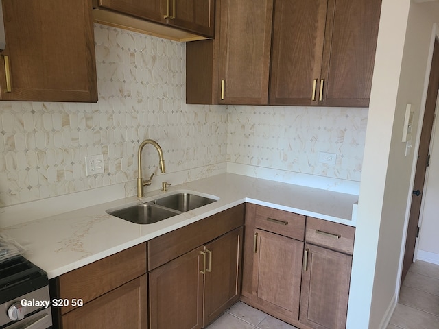 18550 Torrence Ave Unit 25, Lansing, IL 60438 - kitchen with light tile patterned floors, light countertops, and backsplash