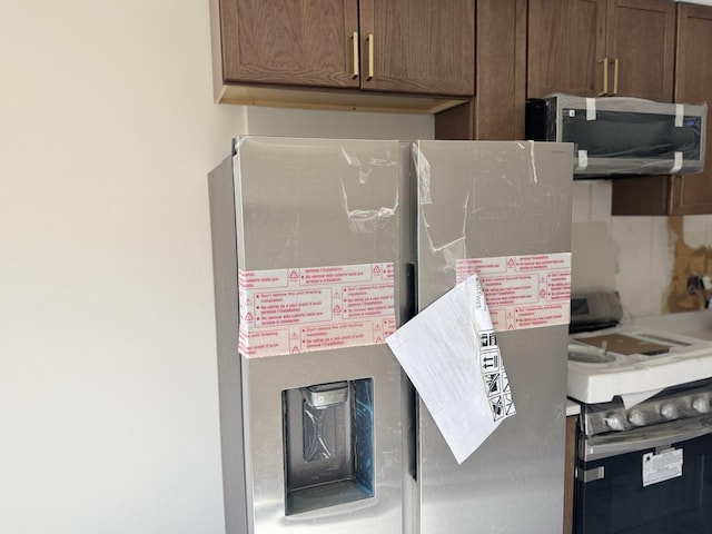 18550 Torrence Ave Unit 25, Lansing, IL 60438 - kitchen view of appliances with stainless steel finishes