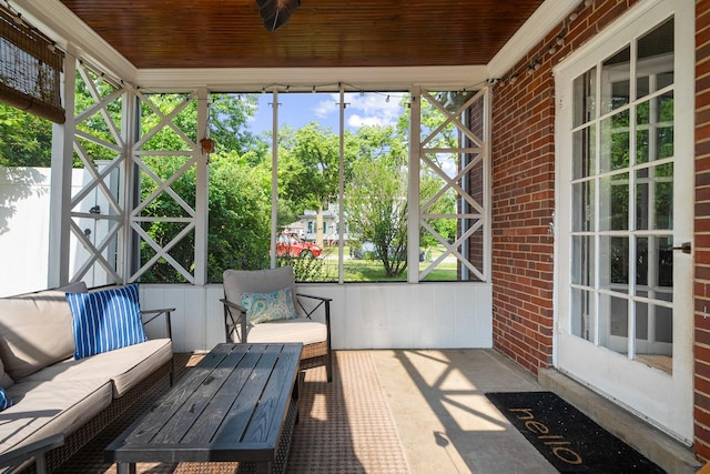 1155 E Walnut Ave, Des Plaines, IL 60016 - sunroom with outdoor lounge area