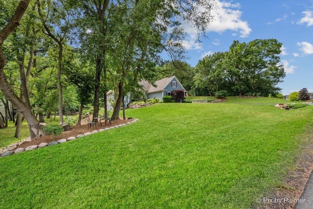 6407 Kingsbridge Dr, Cary, IL 60013 - view of grassy yard