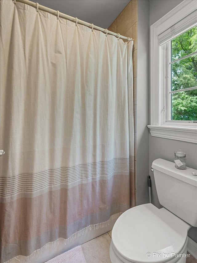6407 Kingsbridge Dr, Cary, IL 60013 - full bath featuring toilet and a shower with shower curtain