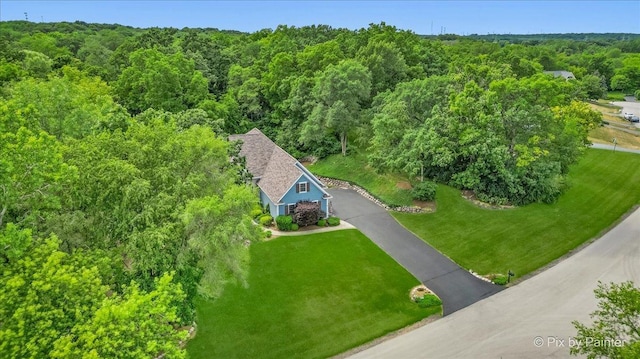 6407 Kingsbridge Dr, Cary, IL 60013 - aerial view of property and surrounding area with a heavily wooded area