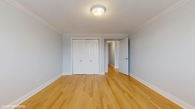 6333 N Milwaukee Ave Unit 2E, Chicago, IL 60646 - unfurnished bedroom featuring light wood-style floors, crown molding, and a closet