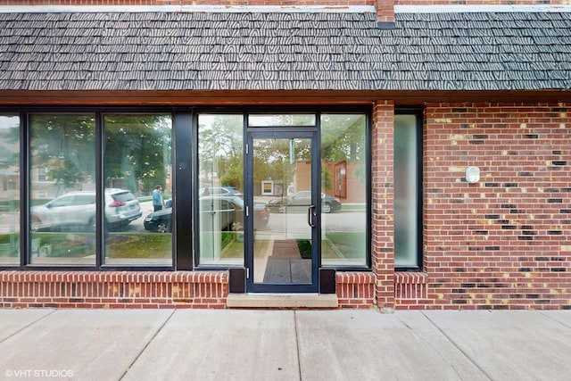 6333 N Milwaukee Ave Unit 2E, Chicago, IL 60646 - view of exterior entry with brick siding and a patio