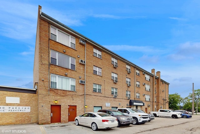 6333 N Milwaukee Ave Unit 2E, Chicago, IL 60646 - view of property with uncovered parking