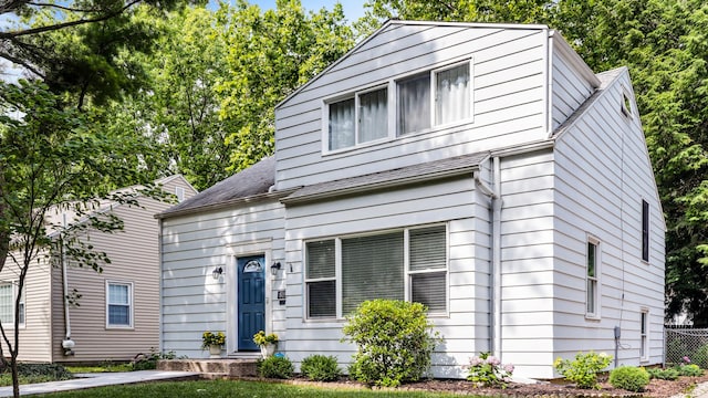 805 S Anderson St, Urbana, IL 61801 - view of front facade featuring roof with shingles