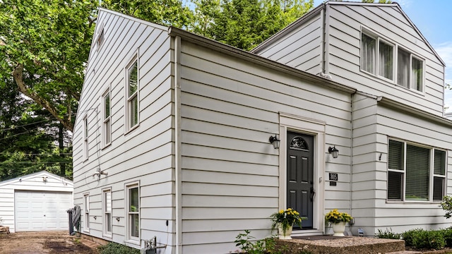 805 S Anderson St, Urbana, IL 61801 - view of front of home featuring an outbuilding and a garage