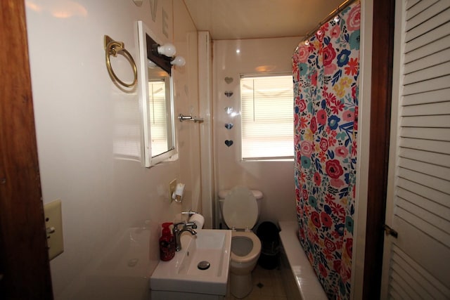 324 Illinois St, Joliet, IL 60436 - full bath with shower / bathtub combination with curtain and tile patterned flooring