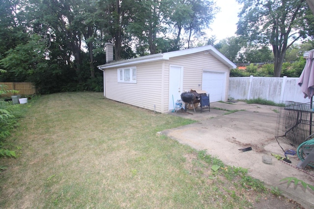 324 Illinois St, Joliet, IL 60436 - view of yard with an outbuilding, driveway, and a detached garage