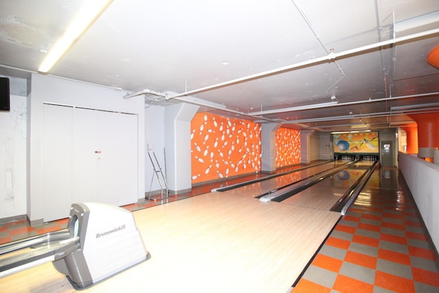 565 W Quincy St Unit 912, Chicago, IL 60661 - recreation room featuring a bowling alley and tile patterned floors