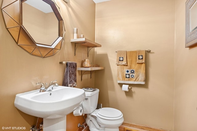 850 Willow Ln, Sleepy Hollow, IL 60118 - half bathroom featuring toilet and baseboards