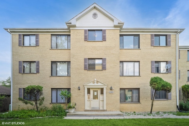 9365 Hamilton Ct Unit C, Des Plaines, IL 60016 - photo 1