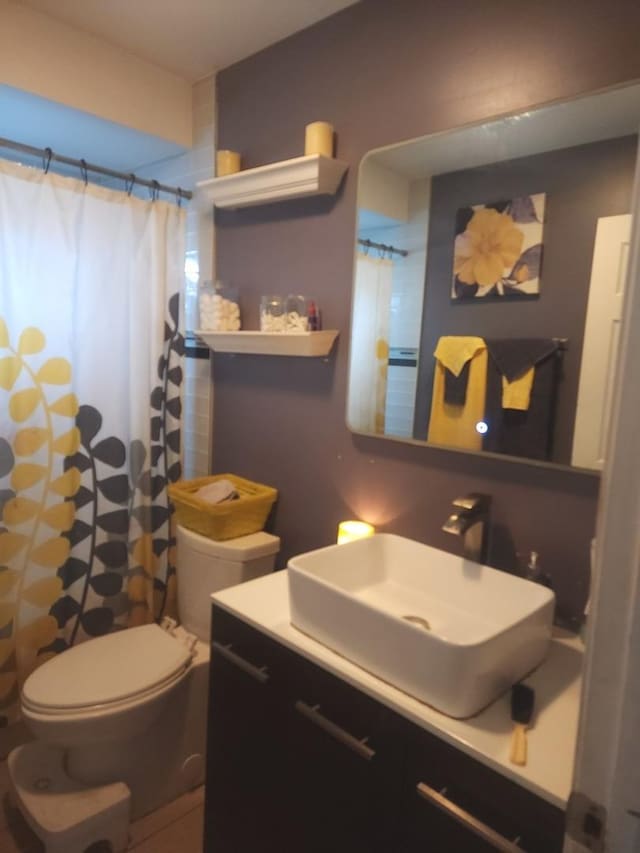 14514 Minerva Ave, Dolton, IL 60419 - bathroom featuring vanity and a shower with curtain