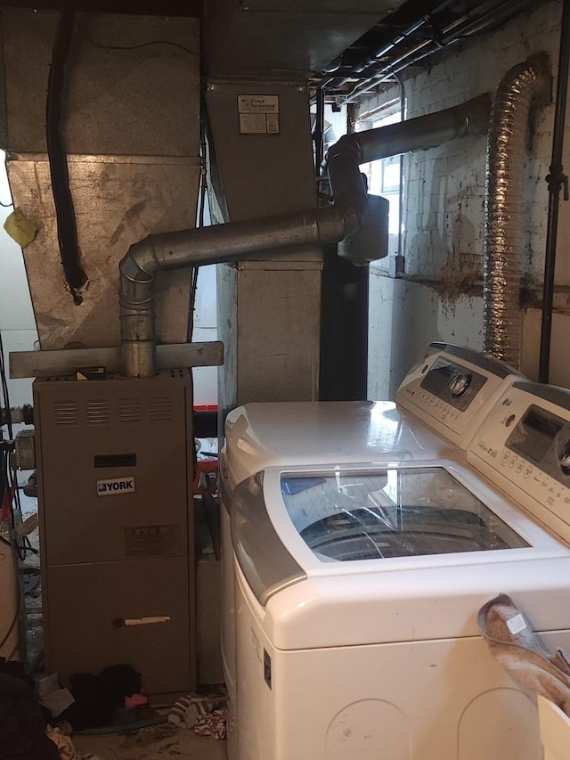 14514 Minerva Ave, Dolton, IL 60419 - laundry area featuring independent washer and dryer