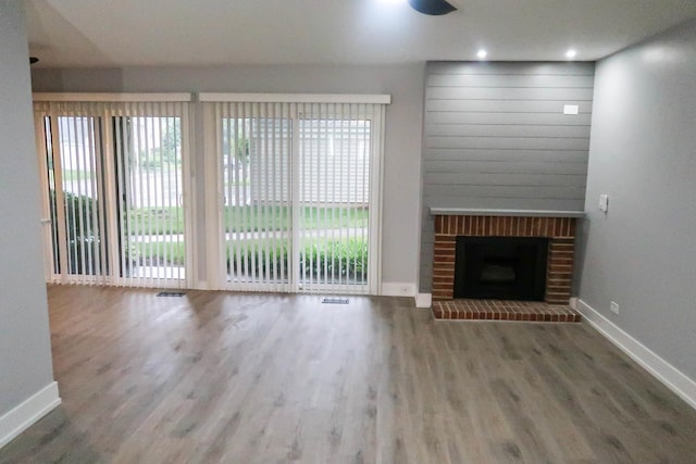 369 Ferndale Ct Unit B1, Schaumburg, IL 60193 - unfurnished living room featuring healthy amount of natural light, wood finished floors, and a fireplace