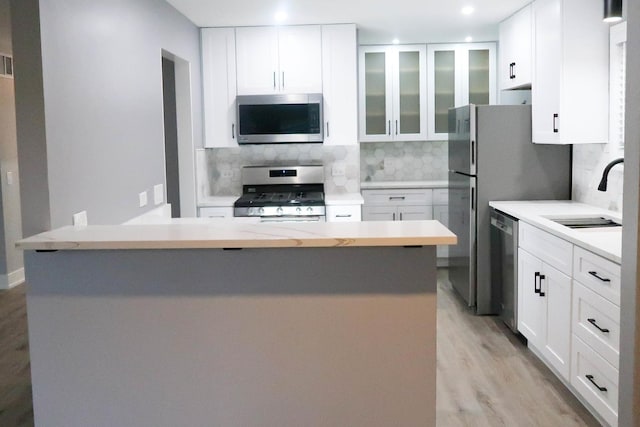 369 Ferndale Ct Unit B1, Schaumburg, IL 60193 - kitchen with appliances with stainless steel finishes, tasteful backsplash, light wood-style flooring, white cabinets, and recessed lighting