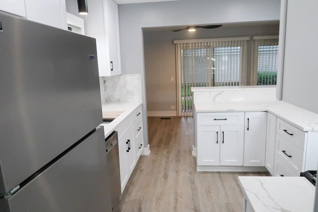 369 Ferndale Ct Unit B1, Schaumburg, IL 60193 - kitchen with appliances with stainless steel finishes, light wood-style flooring, tasteful backsplash, and white cabinets