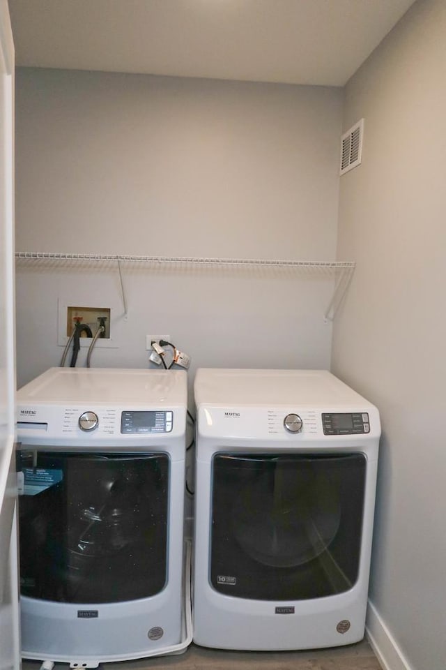 369 Ferndale Ct Unit B1, Schaumburg, IL 60193 - laundry area featuring separate washer and dryer and baseboards
