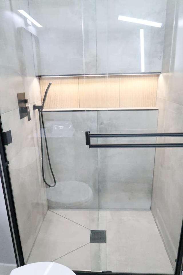 369 Ferndale Ct Unit B1, Schaumburg, IL 60193 - full bath with a stall shower