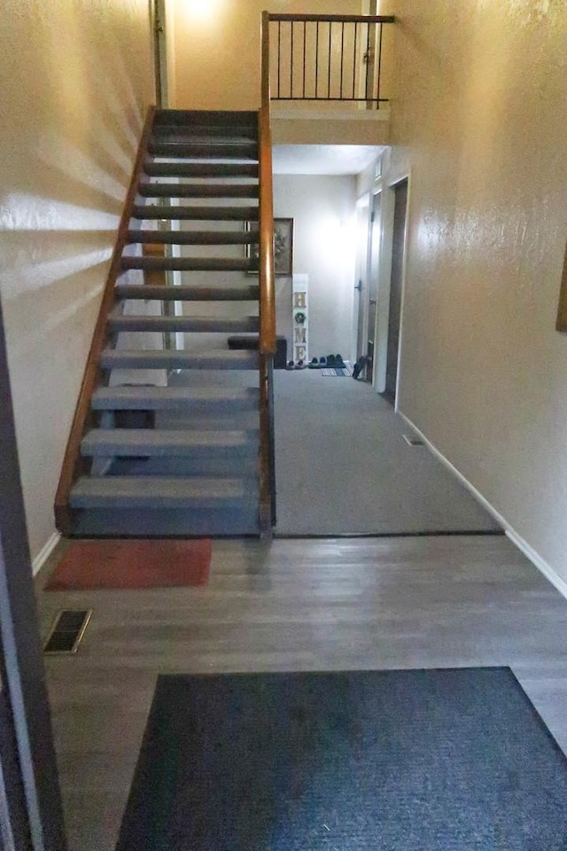 369 Ferndale Ct Unit B1, Schaumburg, IL 60193 - stairway featuring wood finished floors and baseboards