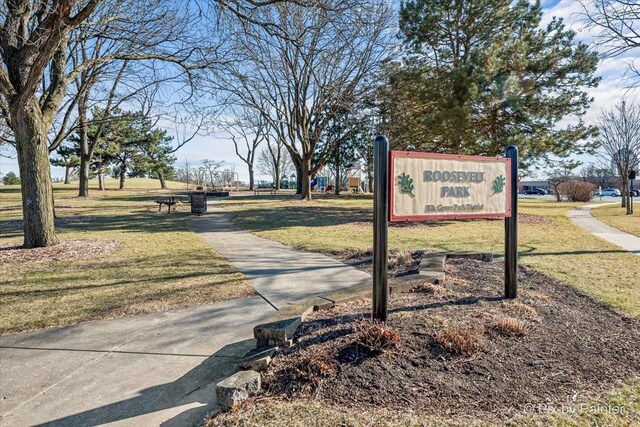 215 Brighton Rd, Elk Grove Village, IL 60007 - view of community with a lawn