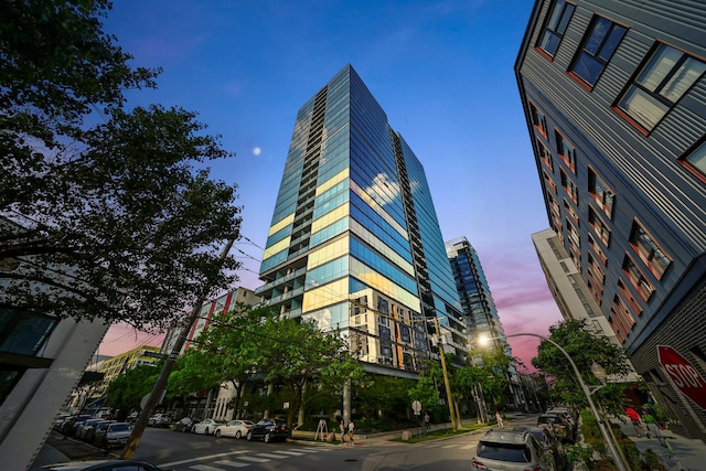 860 W Blackhawk St Unit 2106, Chicago, IL 60642 - view of property at dusk