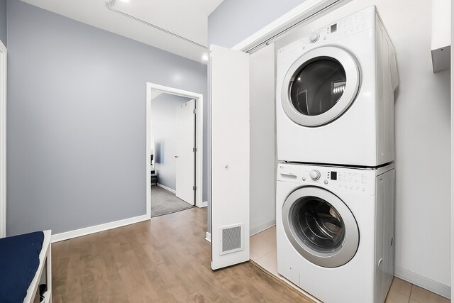 860 W Blackhawk St Unit 2106, Chicago, IL 60642 - laundry room featuring estacked washer and dryer and wood finished floors