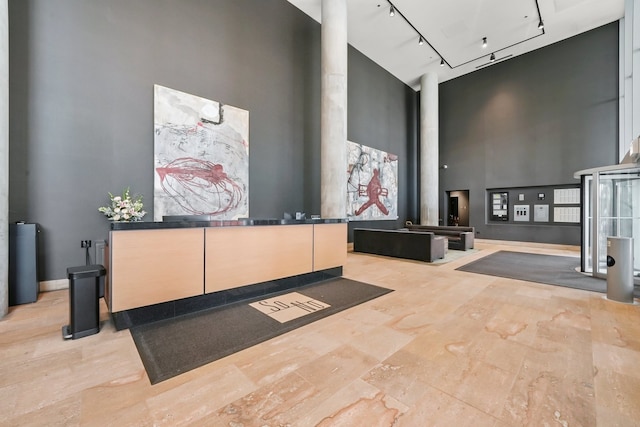 860 W Blackhawk St Unit 2106, Chicago, IL 60642 - welcome area with a high ceiling