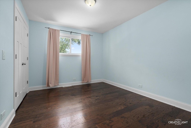 515 W Diversey Ave, Addison, IL 60101 - unfurnished room with dark wood finished floors and baseboards