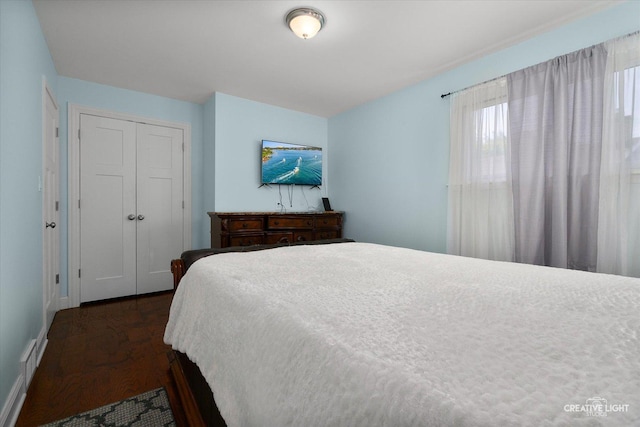 515 W Diversey Ave, Addison, IL 60101 - bedroom with dark wood finished floors and a closet