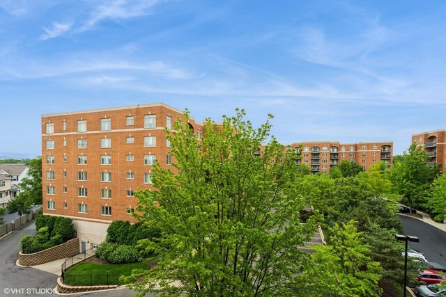 390 S Western Ave Unit 512, Des Plaines, IL 60016 - view of apartment building / complex