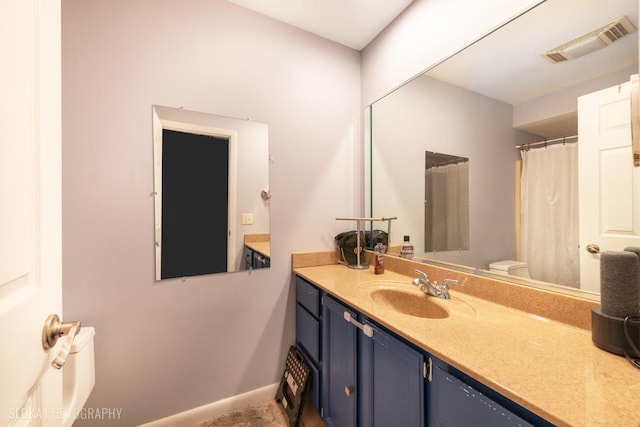 21W724 Park Ave, Lombard, IL 60148 - full bath with vanity and a shower with curtain