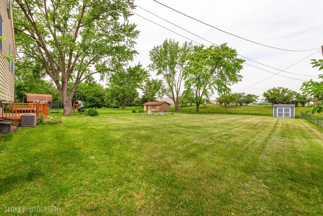 21W724 Park Ave, Lombard, IL 60148 - view of yard featuring a storage unit