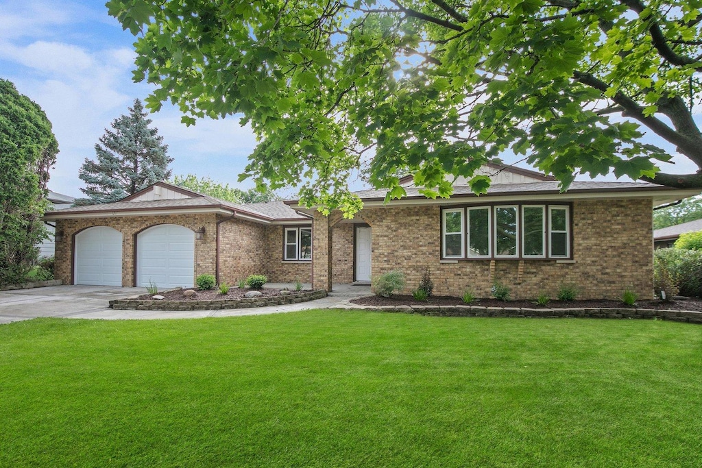 121 S Knollwood Dr, Schaumburg, IL 60193 - photo 1