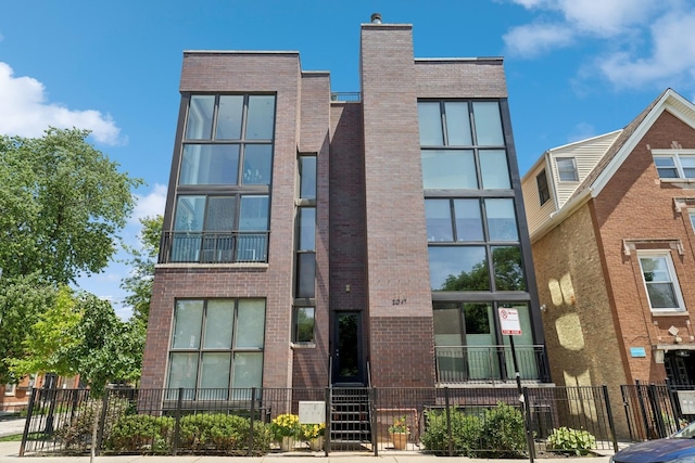 2047 N Leavitt St Unit 2N, Chicago, IL 60647 - view of property featuring a fenced front yard