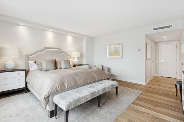 132 E Delaware Pl Unit 5101, Chicago, IL 60611 - bedroom featuring light wood-style floors and recessed lighting