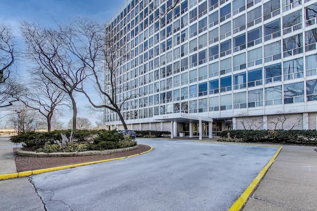 601 E 32nd St Unit 907, Chicago, IL 60616 - view of building exterior with uncovered parking