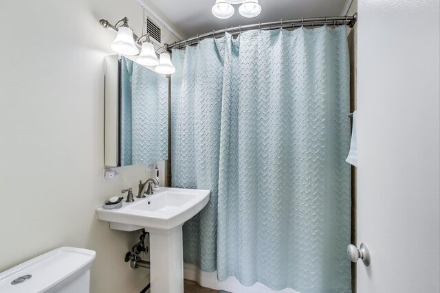 601 E 32nd St Unit 907, Chicago, IL 60616 - full bathroom featuring toilet and a shower with shower curtain