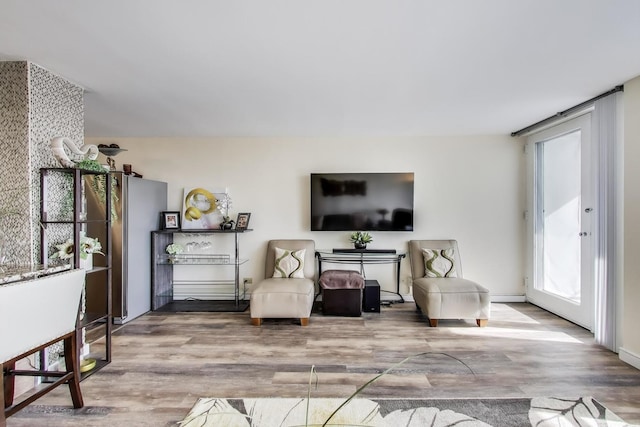 601 E 32nd St Unit 907, Chicago, IL 60616 - living area with wood finished floors