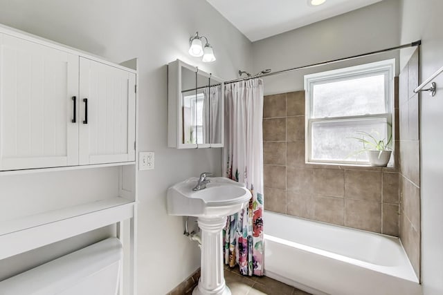 2618 W Rosemont Ave Unit 3, Chicago, IL 60659 - full bath with shower / tub combo and tile patterned flooring