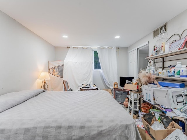 721 Lacy Ave, Streamwood, IL 60107 - bedroom featuring a closet and recessed lighting