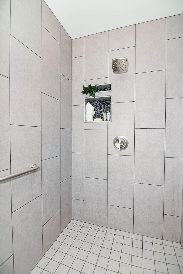 3 Laurel Ct, Galena, IL 61036 - full bathroom featuring tiled shower
