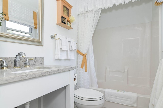 3 Laurel Ct, Galena, IL 61036 - full bath featuring shower / bath combo with shower curtain and vanity